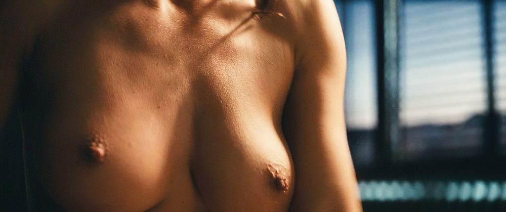 Catrinel Marlon Nude – La Gomera (4 Pics + GIF &amp; Video)