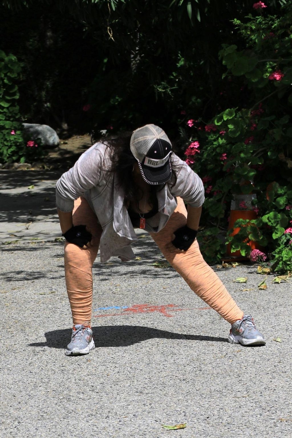Alice Amter Exercises Outside Fryman Canyon (32 Photos)