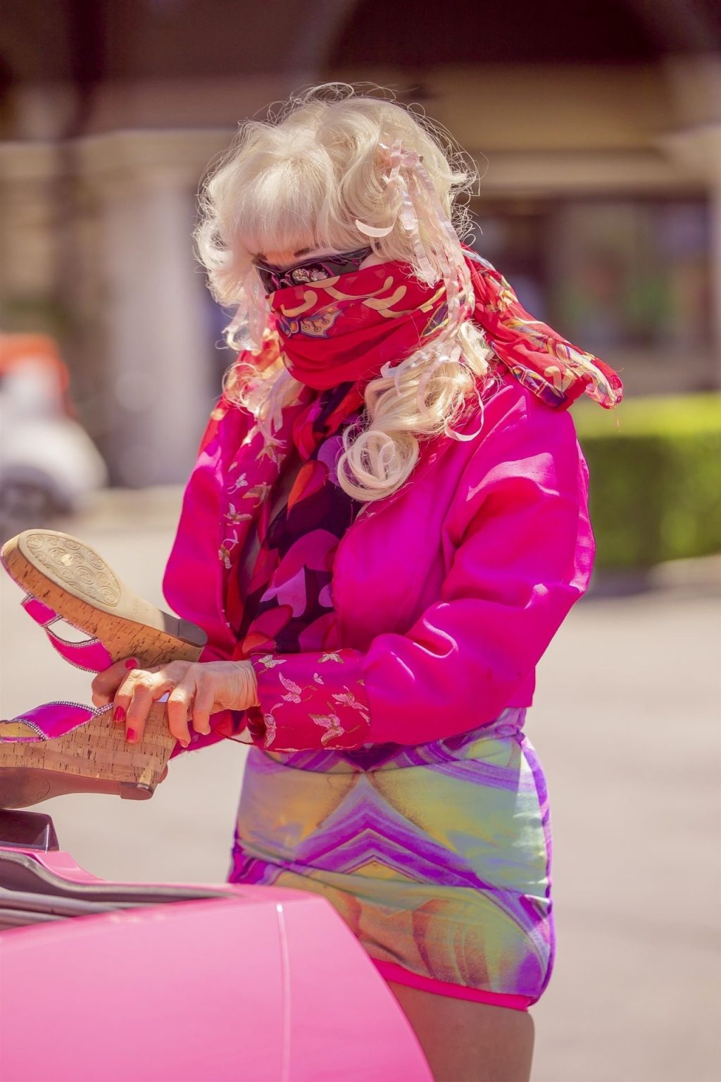 L.A. Icon Angelyne Picks Up Groceries in Calabasas (48 Photos)