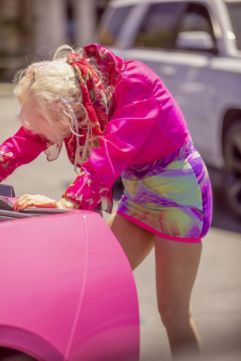 L.A. Icon Angelyne Picks Up Groceries in Calabasas (48 Photos)