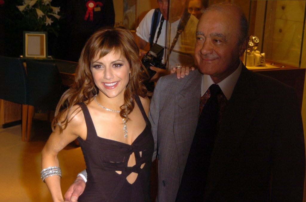 Brittany Murphy Shows Her Tits at the Harrods Sale Opening in London (23 Photos)