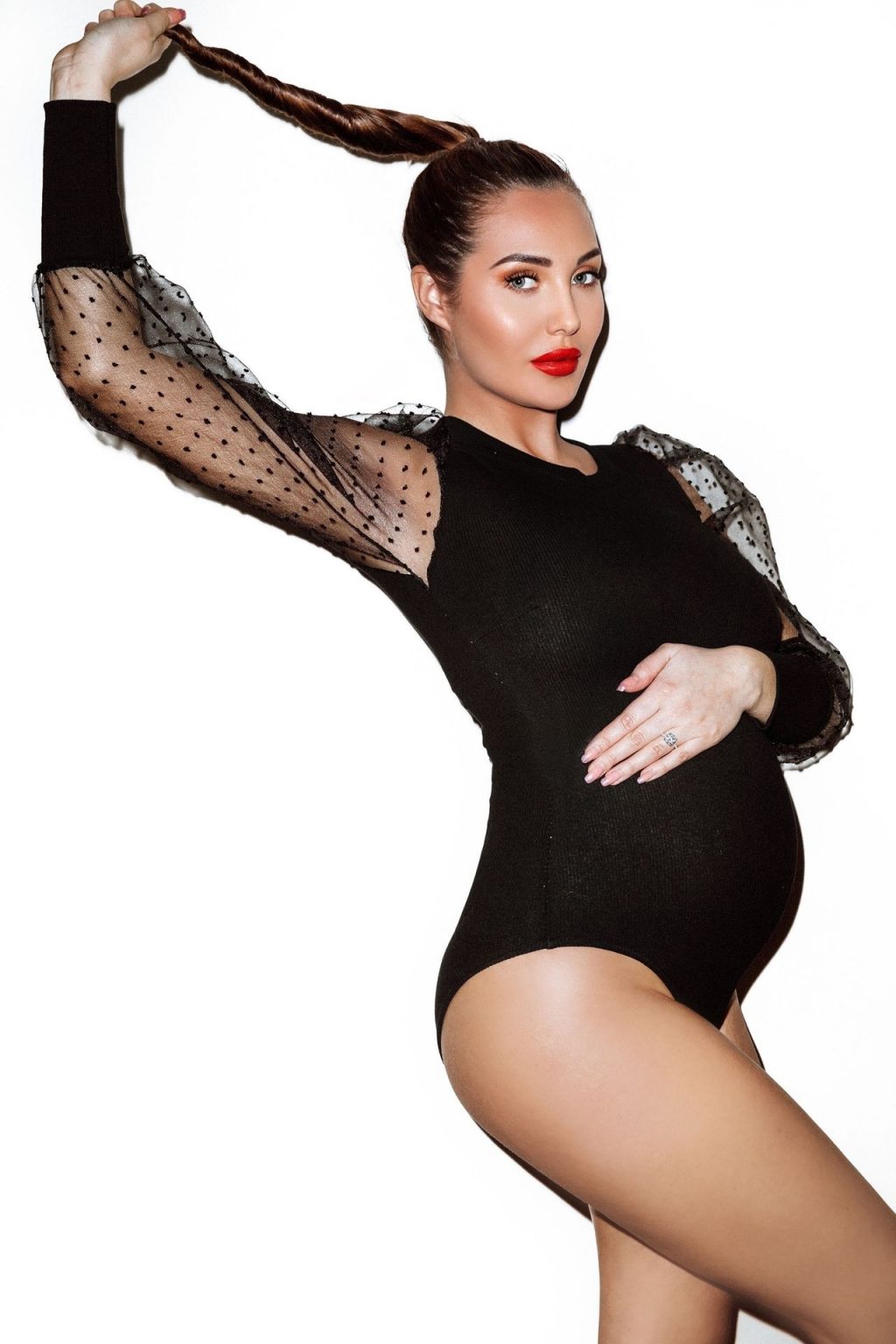 Chloe Goodman Shows Off Her Bare Bump in a Photoshoot (5 Photos)