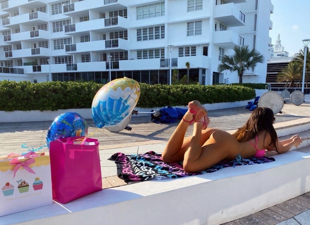 Claudia Romani Celebrates Her Birthday (14 Photos)