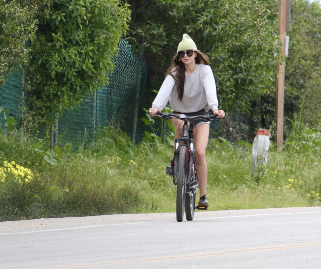 Dakota Johnson &amp; Chris Martin Take His Kids Out for a Bike Ride in Malibu (58 Photos)