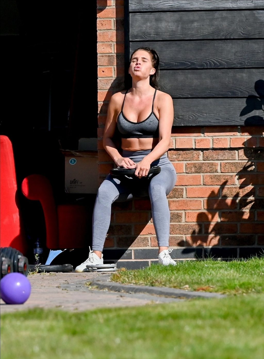 Danielle Lloyd Circuit Trains on Her Drive with Family (36 Photos)
