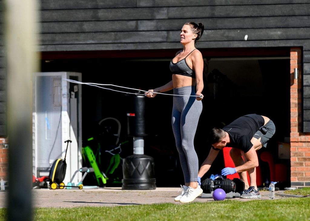 Danielle Lloyd Circuit Trains on Her Drive with Family (36 Photos)