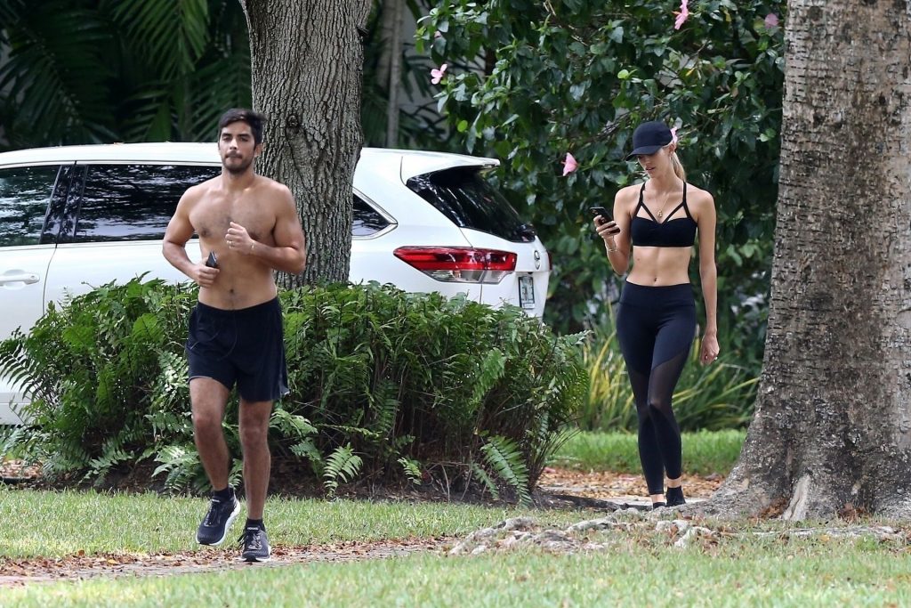 Devon Windsor &amp; Jonathan Barbara are a Couple that Works out Together (36 Photos)