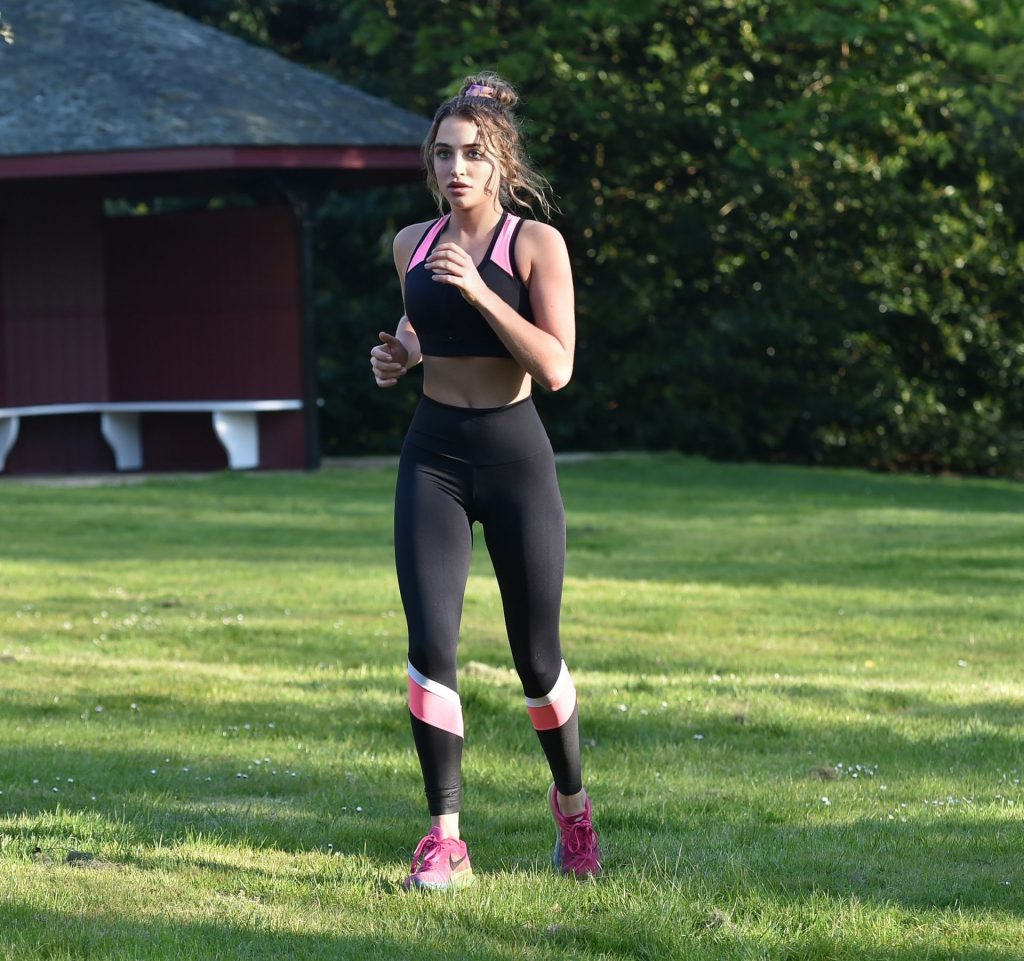 Georgia Harrison Gets In Her Daily Exercise As She Works Out In Essex (14 Photos)