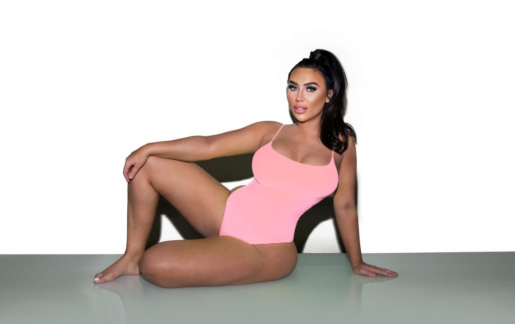 Lauren Goodger Shows Off Her Ample Assets in a Photoshoot (2 Photos)
