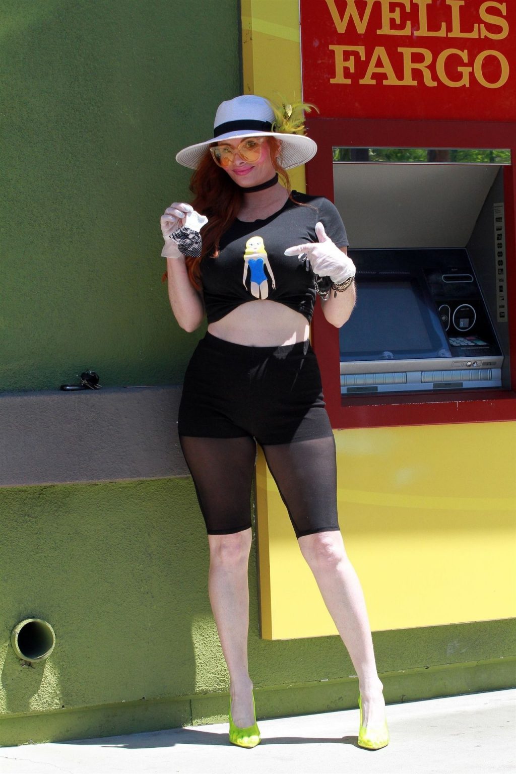 Phoebe Price Braves the Heat on Friday for an ATM Trip (26 Photos)