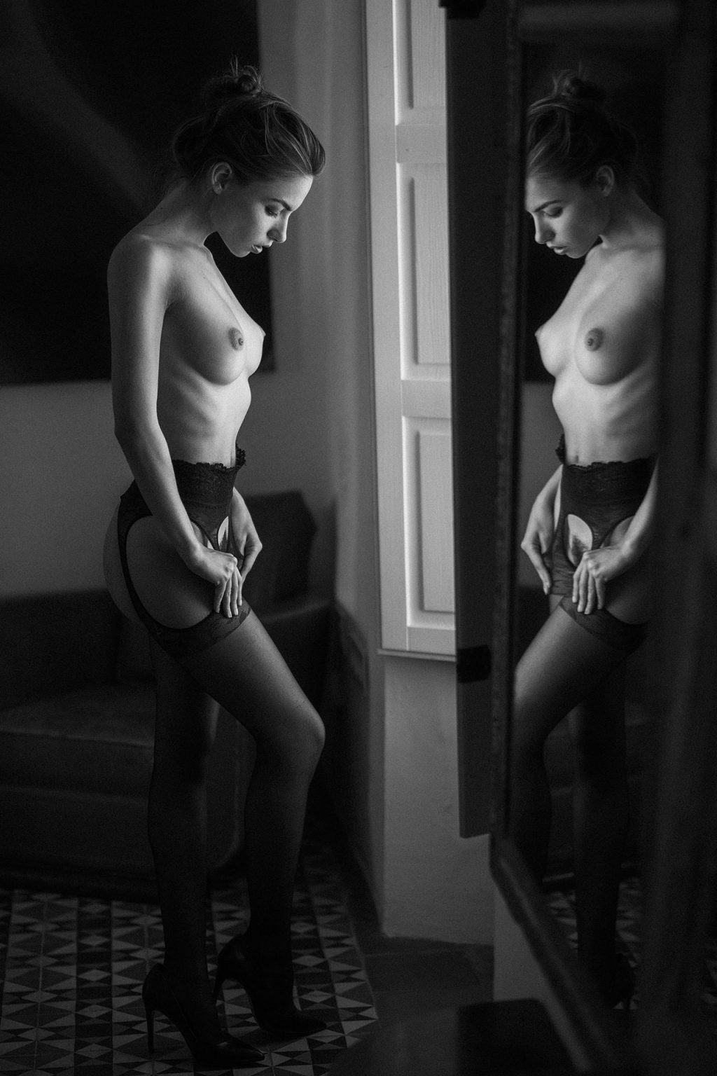Rebecca Bagnol Nude (7 Photos)