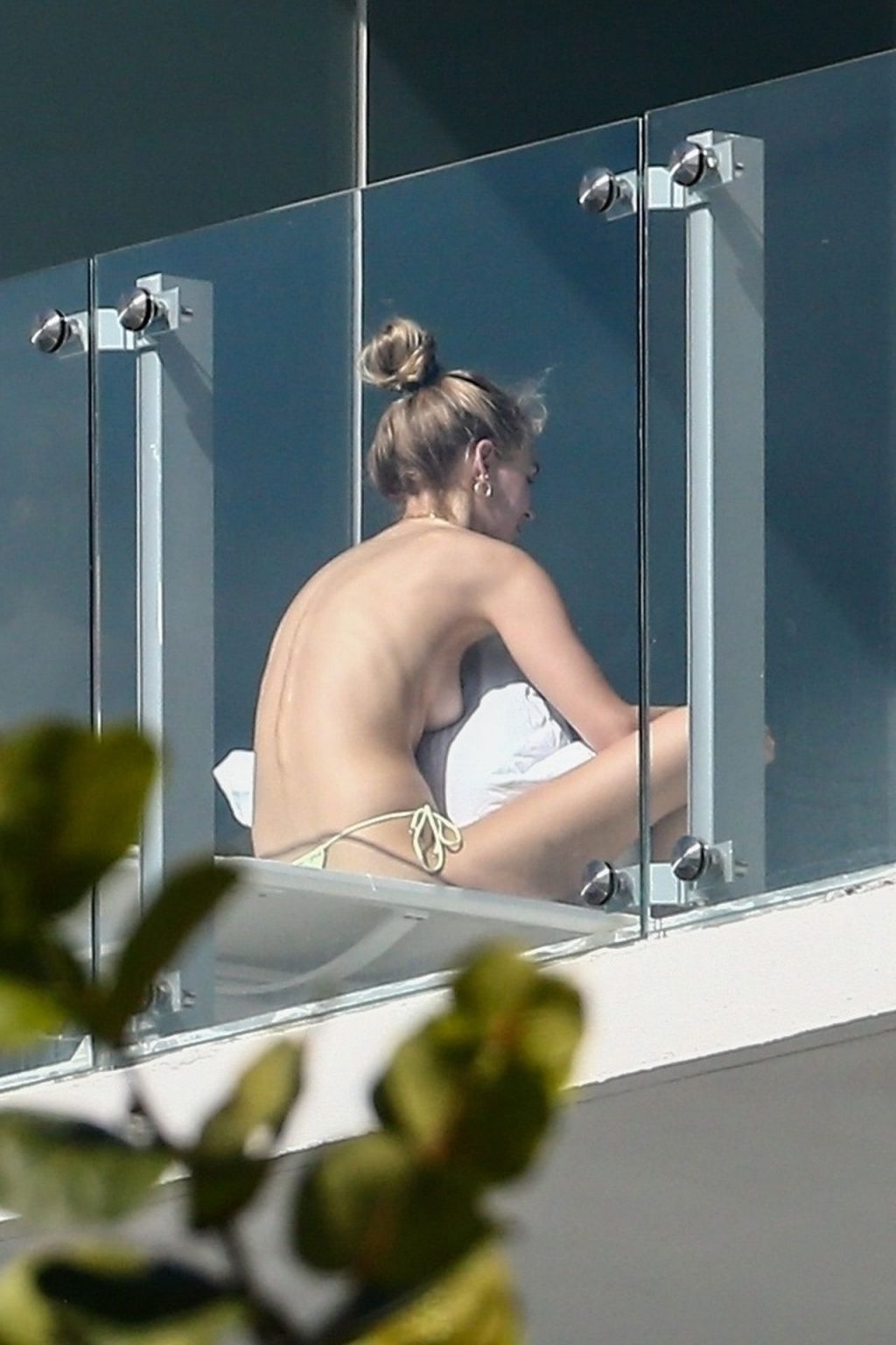 Roosmarijn de Kok Sunbathes Topless in Miami (35 Photos)