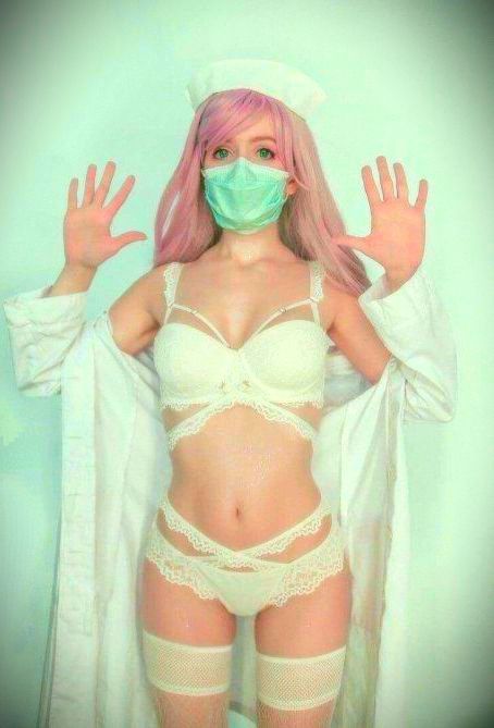 Sexy Girls in Quarantine (8 Photos)
