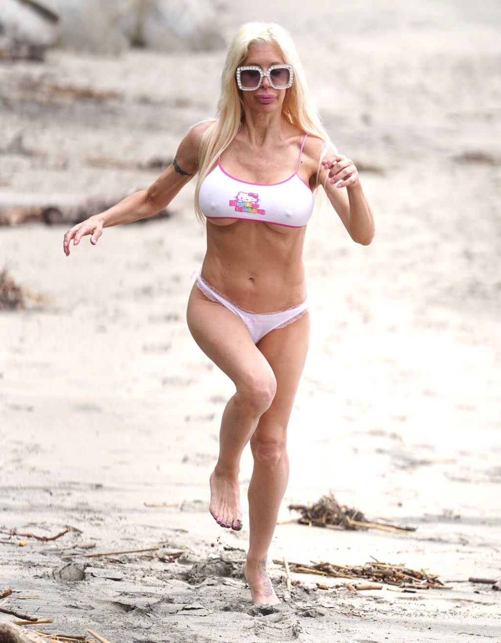 Angelique Morgan Walks on the Deserted Beach in Malibu (42 Photos)