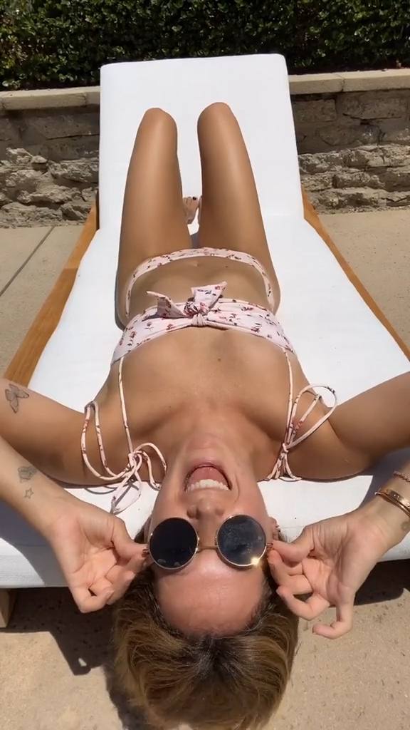 Ashley Tisdale Sexy (9 Pics + GIF &amp; Video)
