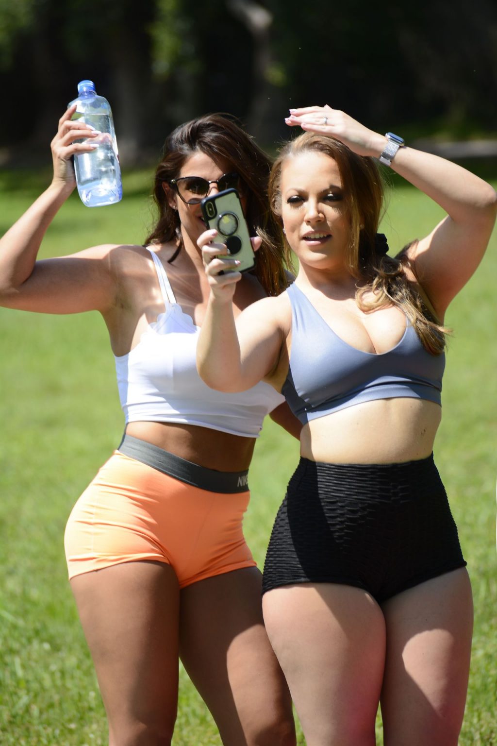 Carmen Valentina &amp; Donna Bella Can Go to the Parks Now (28 Photos)