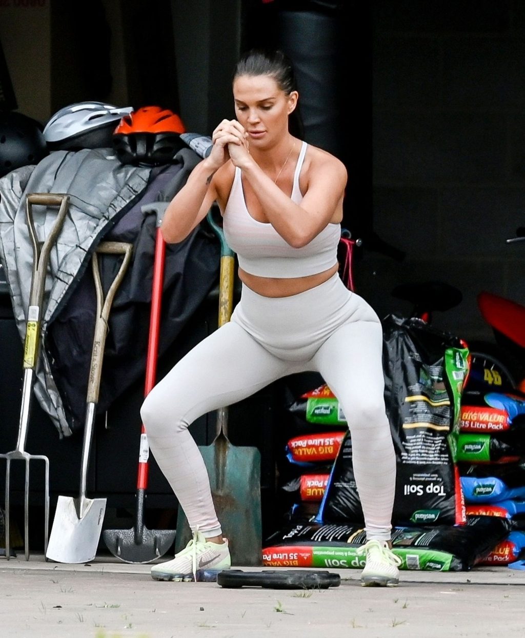 Sexy Danielle Lloyd Is Pictured While Training with Michael O’Neill (46 Photos)