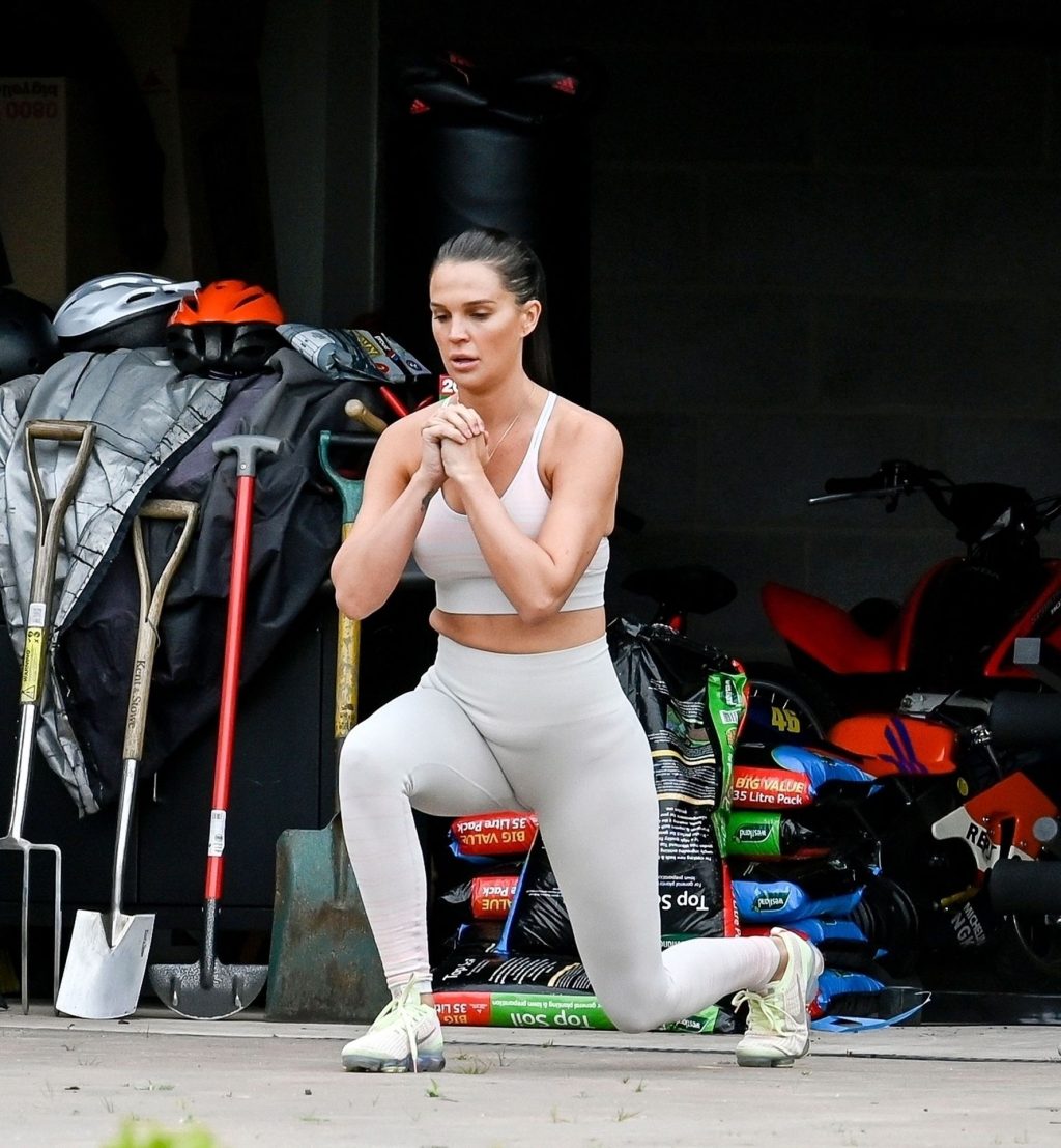 Sexy Danielle Lloyd Is Pictured While Training with Michael O’Neill (46 Photos)