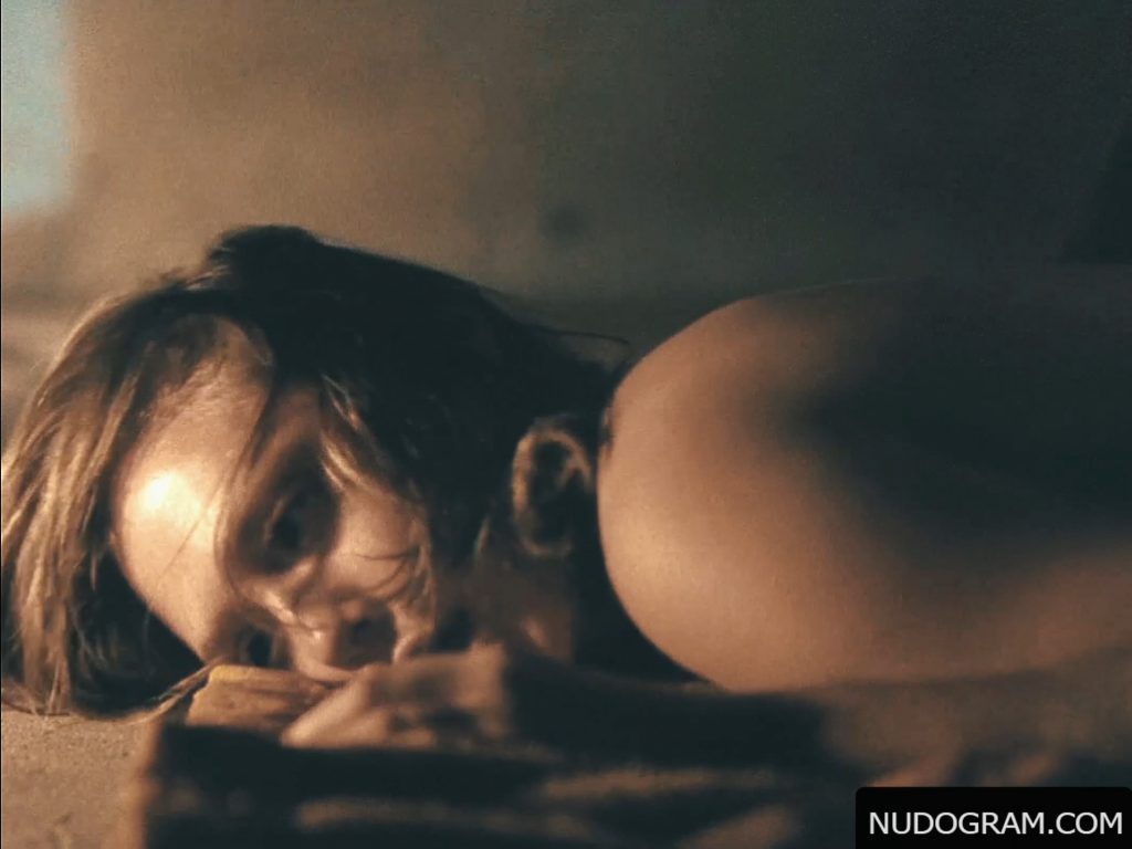 Elizabeth Olsen Nude – Martha Marcy May Marlene (13 Pics, GIF &amp; Video)
