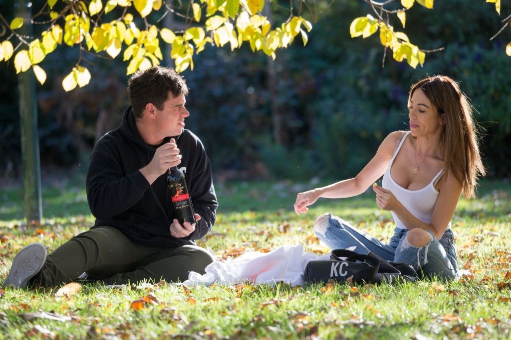 KC &amp; Michael Goonan Are Seen Having a Picnic in a Park in Melbourne (39 Photos)
