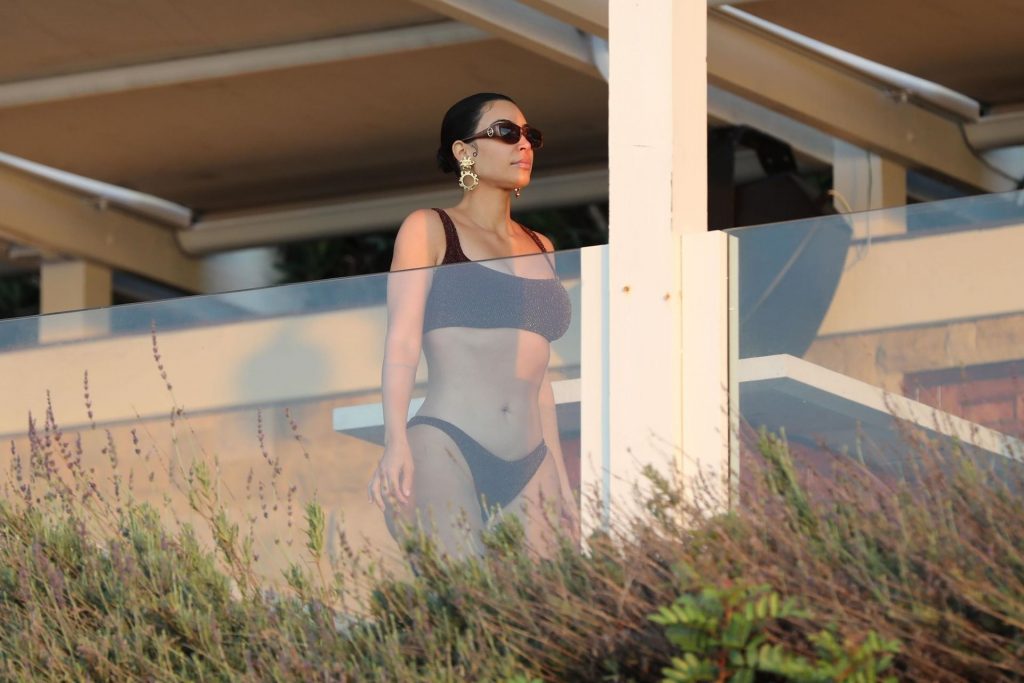 Kim Kardashian Showcases Her Quaran-Kini at Early Sunrise Beach Stroll in Malibu (22 Photos)