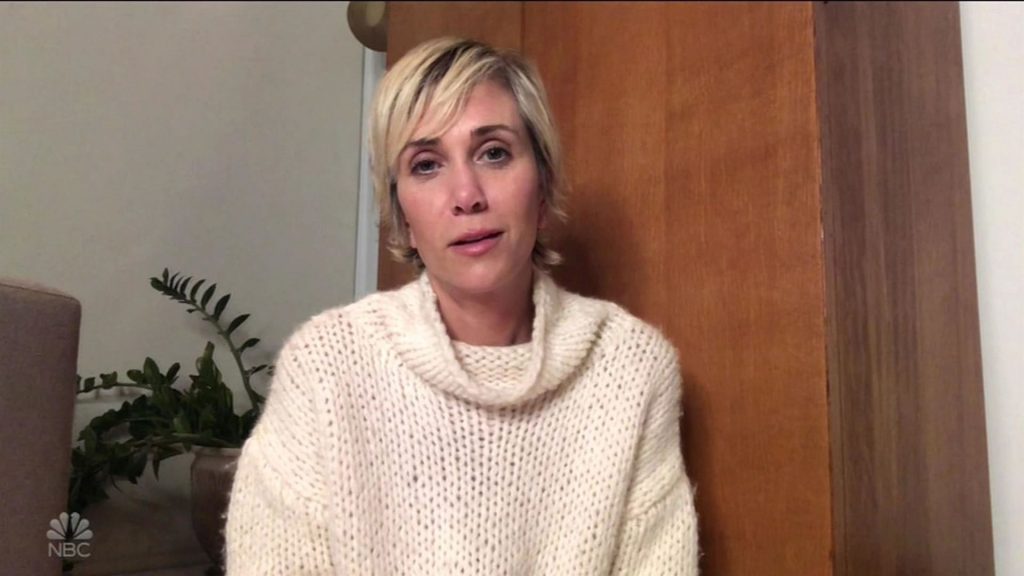 Kristen Wiig Flashes Her Boobs (27 Pics+ Video)