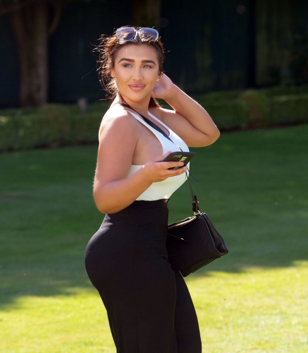 Lauren Goodger Shows Off Her Curves in a Park in Essex (8 Photos)