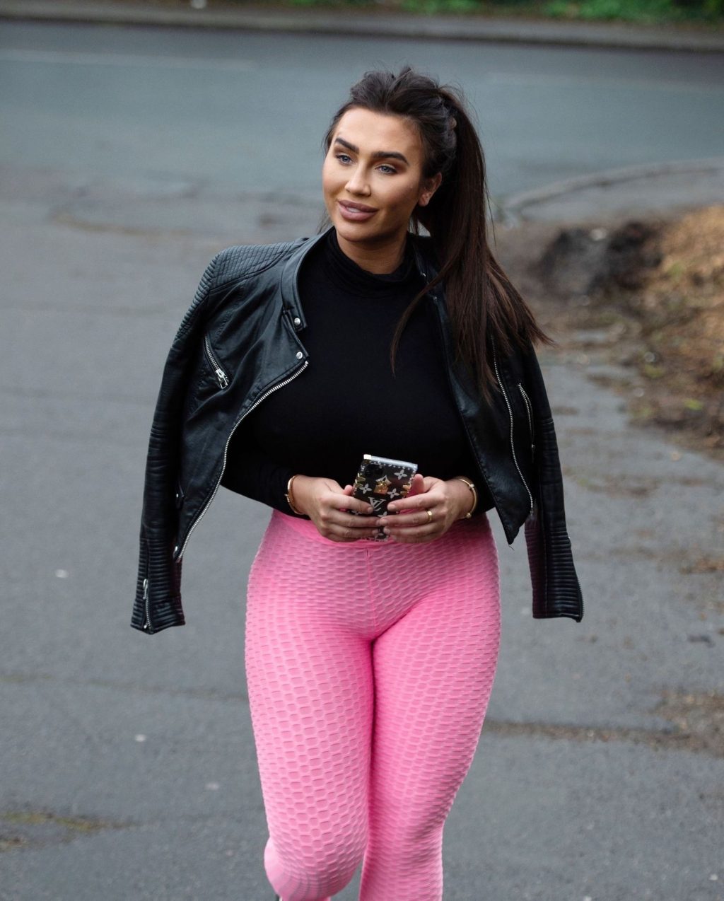 Curvy Lauren Goodger Leaves Her House in Chigwell (17 Photos)