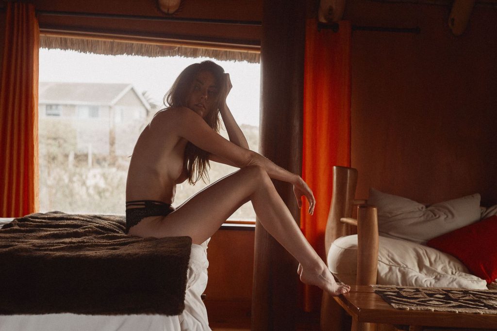 Nina Emilia Nude &amp; Sexy (14 Photos)