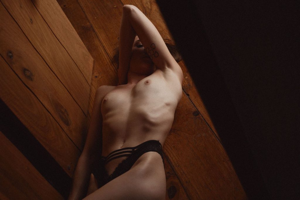 Nina Emilia Nude &amp; Sexy (14 Photos)