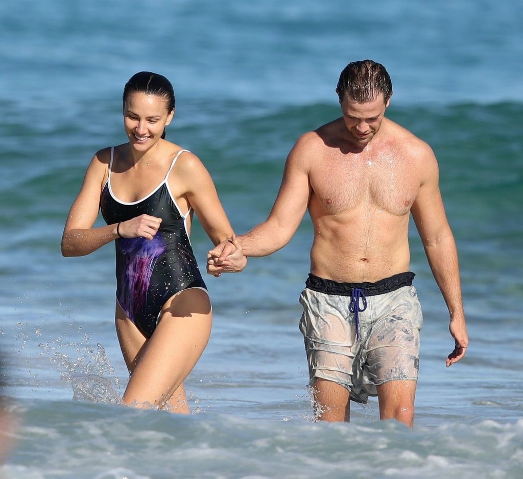 Rachael Finch Enjoys Her Beach Time with Husband in Bondi (37 Photos)
