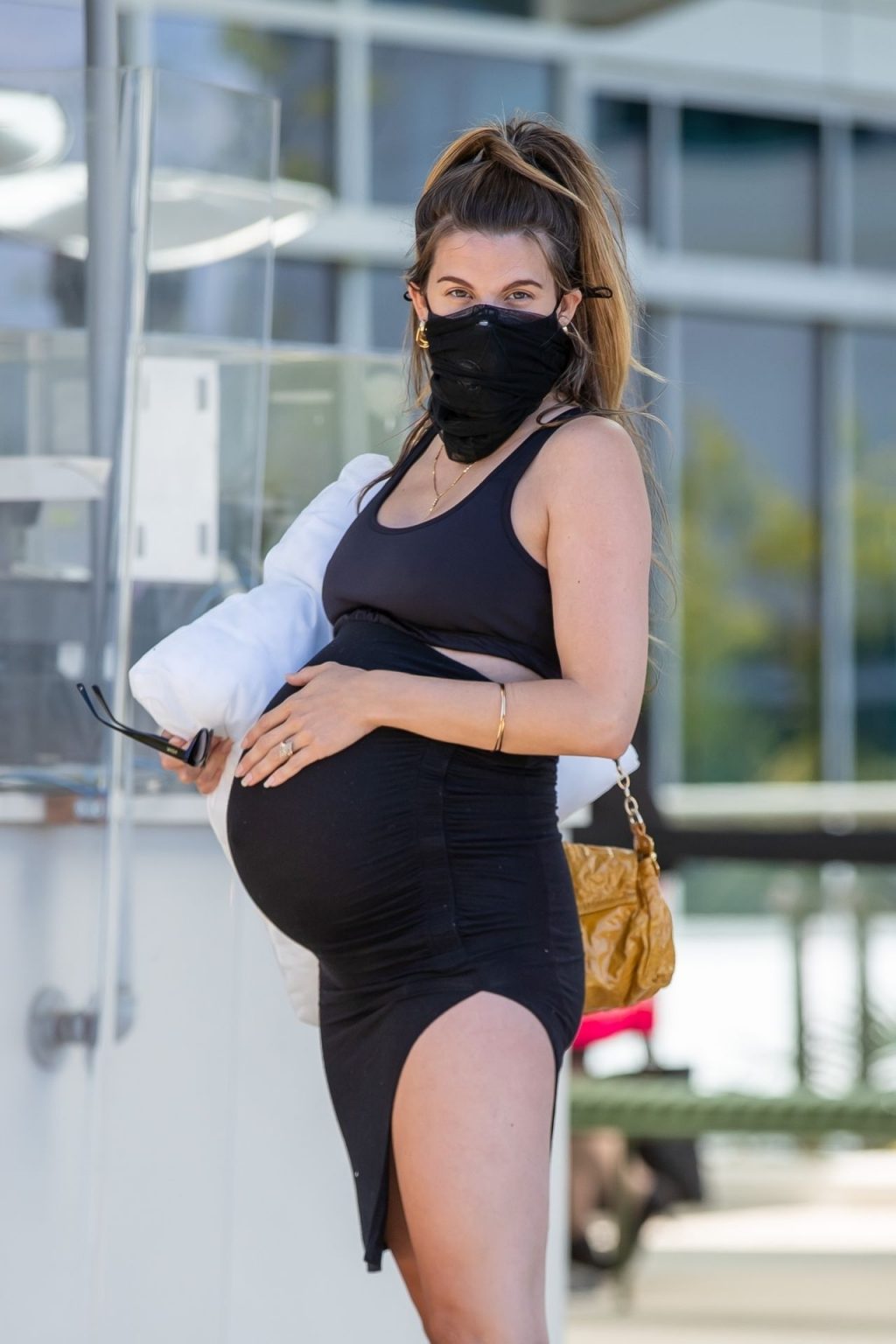 Rachel McCord Shows Her Pregnant Boobs in Santa Monica (29 Photos)