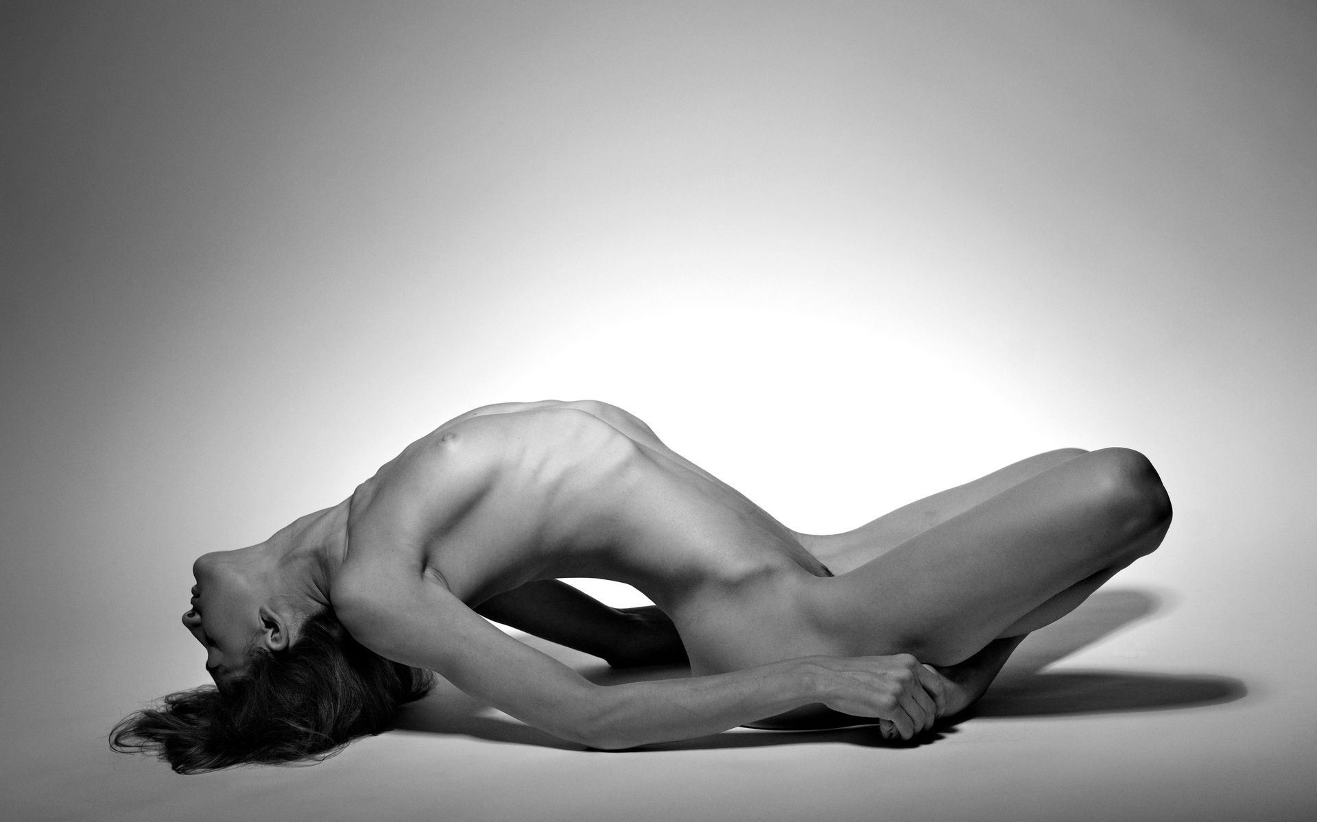 Russian model, dancer, yoga lover Tanya Kurkina showed off her fit naked bo...