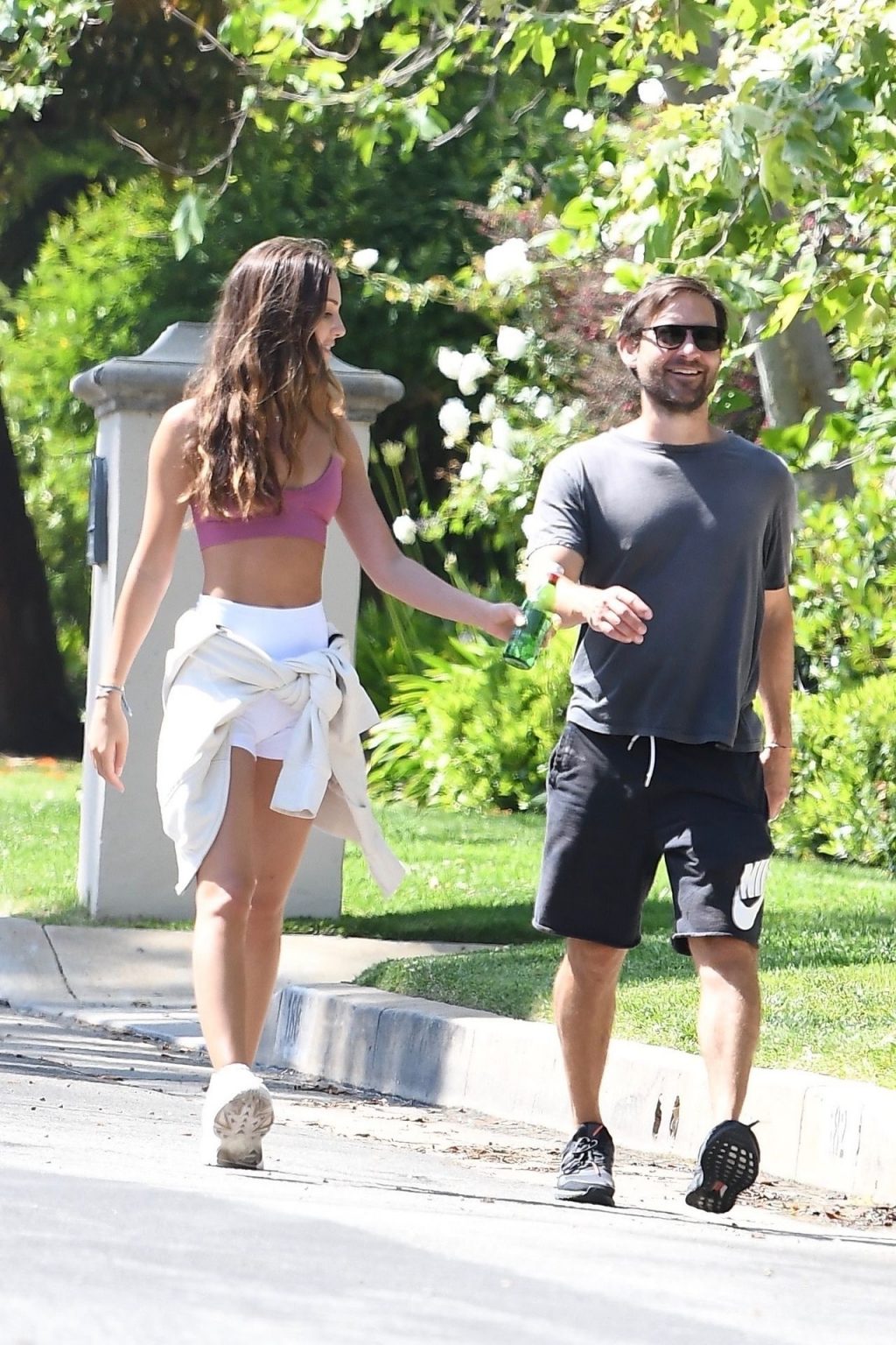 Tobey Maguire &amp; Tatiana Dieteman Get in a Afternoon Walk (49 Photos)