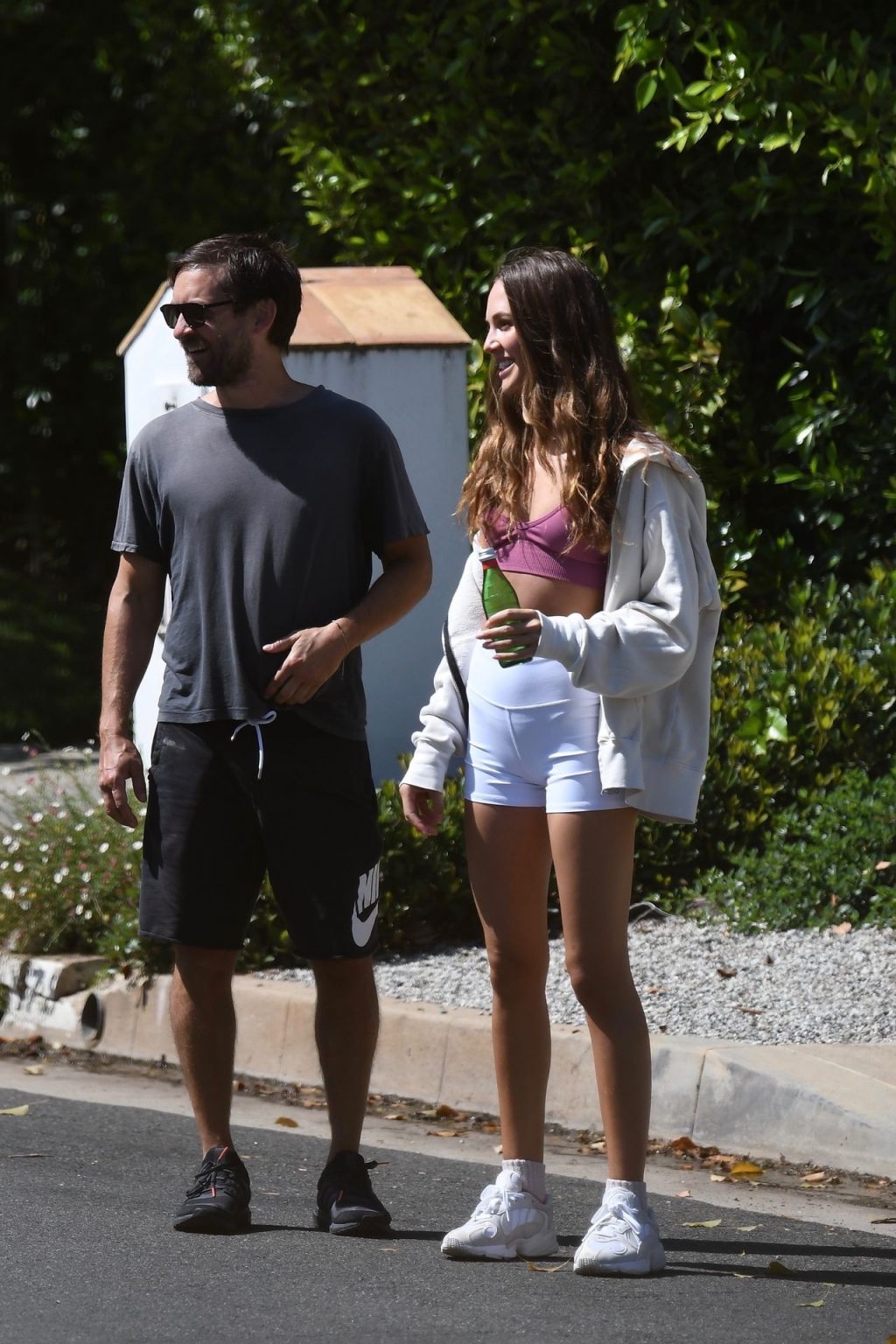 Tobey Maguire &amp; Tatiana Dieteman Get in a Afternoon Walk (49 Photos)