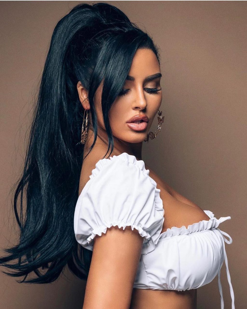 Abigail Ratchford Nude &amp; Sexy (24 Photos)