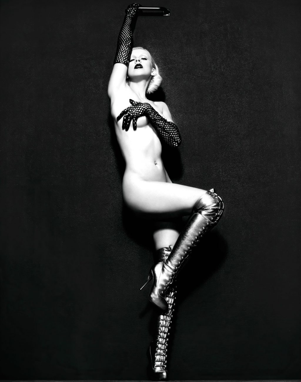 Christina Aguilera Nude &amp; Sexy (32 Photos)