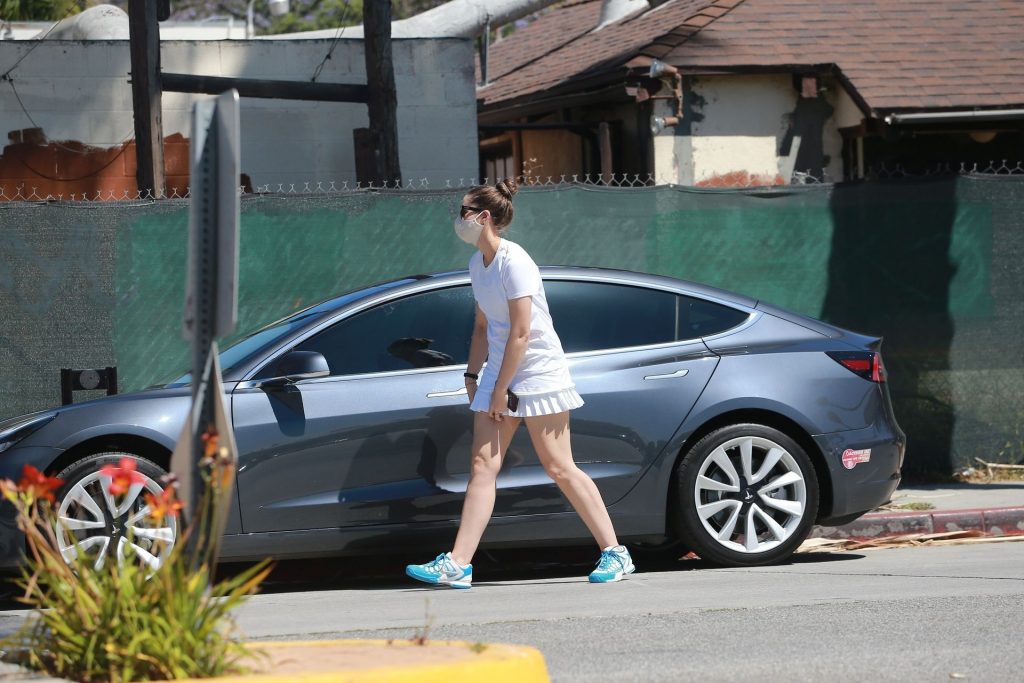 Christina Schwarzenegger Shows Off Her Toned Legs While on an Iced-coffee Run (19 Photos)