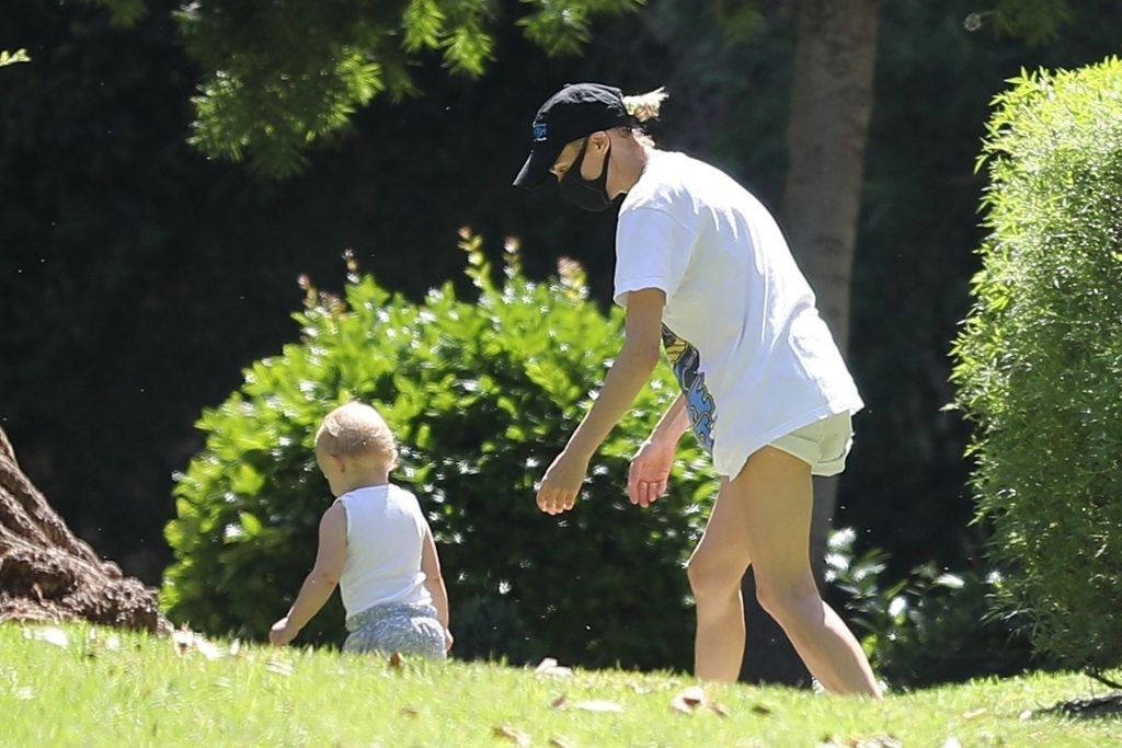 Diane Kruger Enjoys a Day at the Park with Her Daughter (42 Photos)