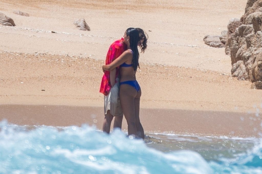 Eiza Gonzalez &amp; Timothée Chalamet are Spotted Enjoying a Sweet PDA Moment in Mexico (38 Photos)