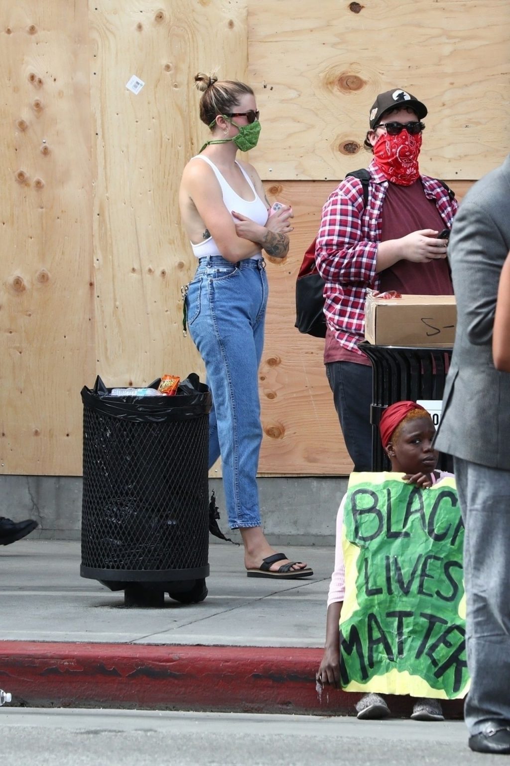 Braless Ireland Baldwin Goes Solo to Join Protests in Hollywood (50 Photos)