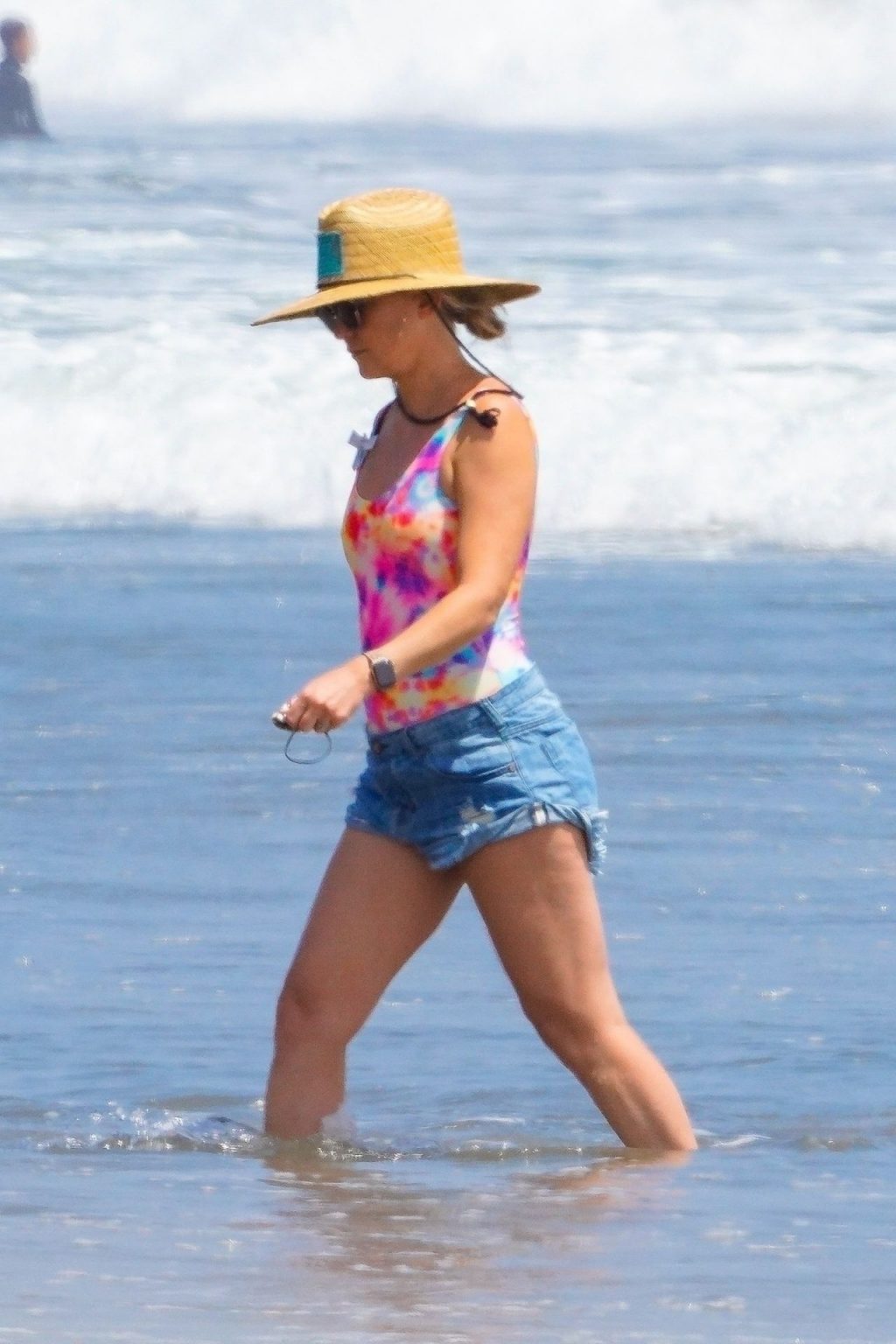 Kate Hudson Shows off Her Beach Body in Malibu (33 Photos)