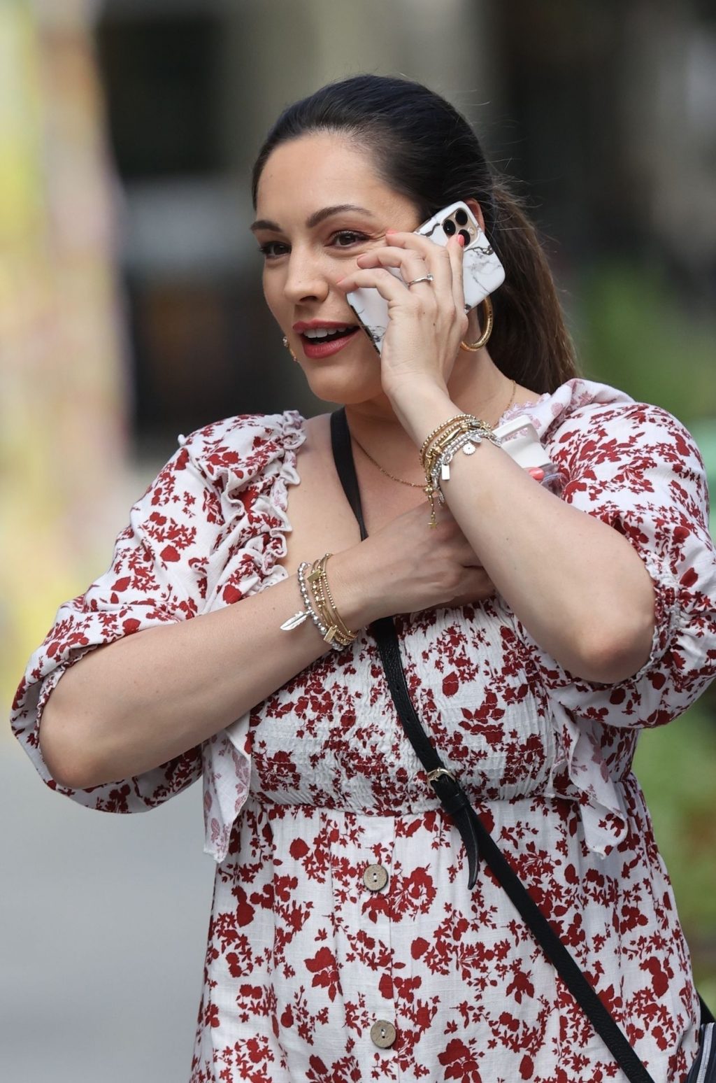 Sexy Kelly Brook Shows Off Her Cleavage in London (41 Photos)