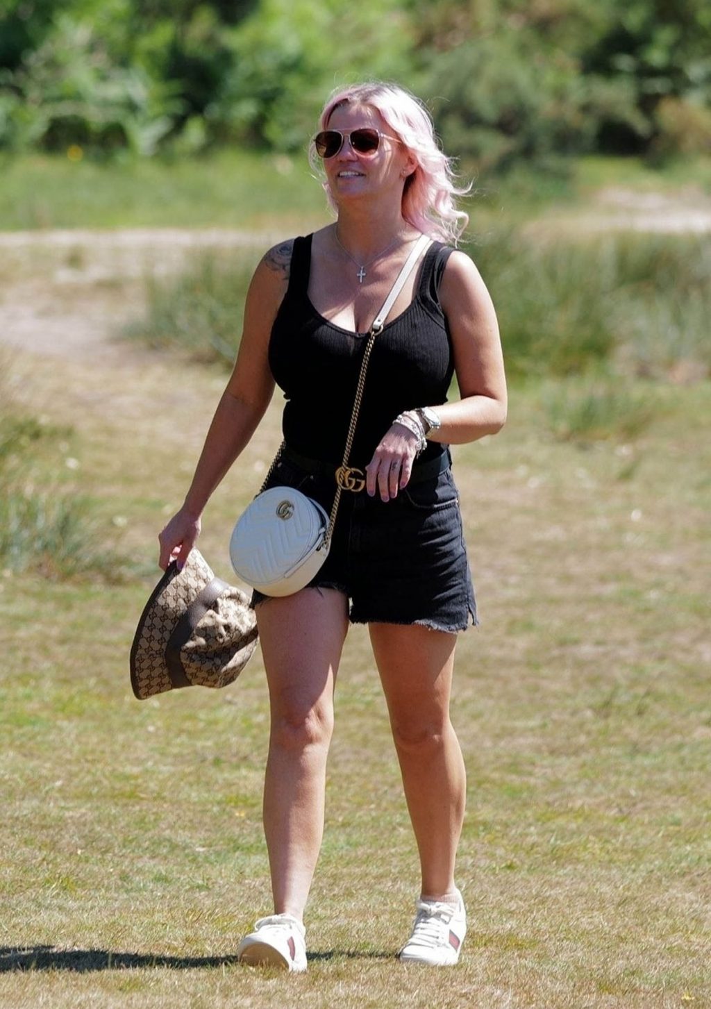 Kerry Katona Shows Off Her Pink Hair And Looks in Great Spirits in London (72 Photos)