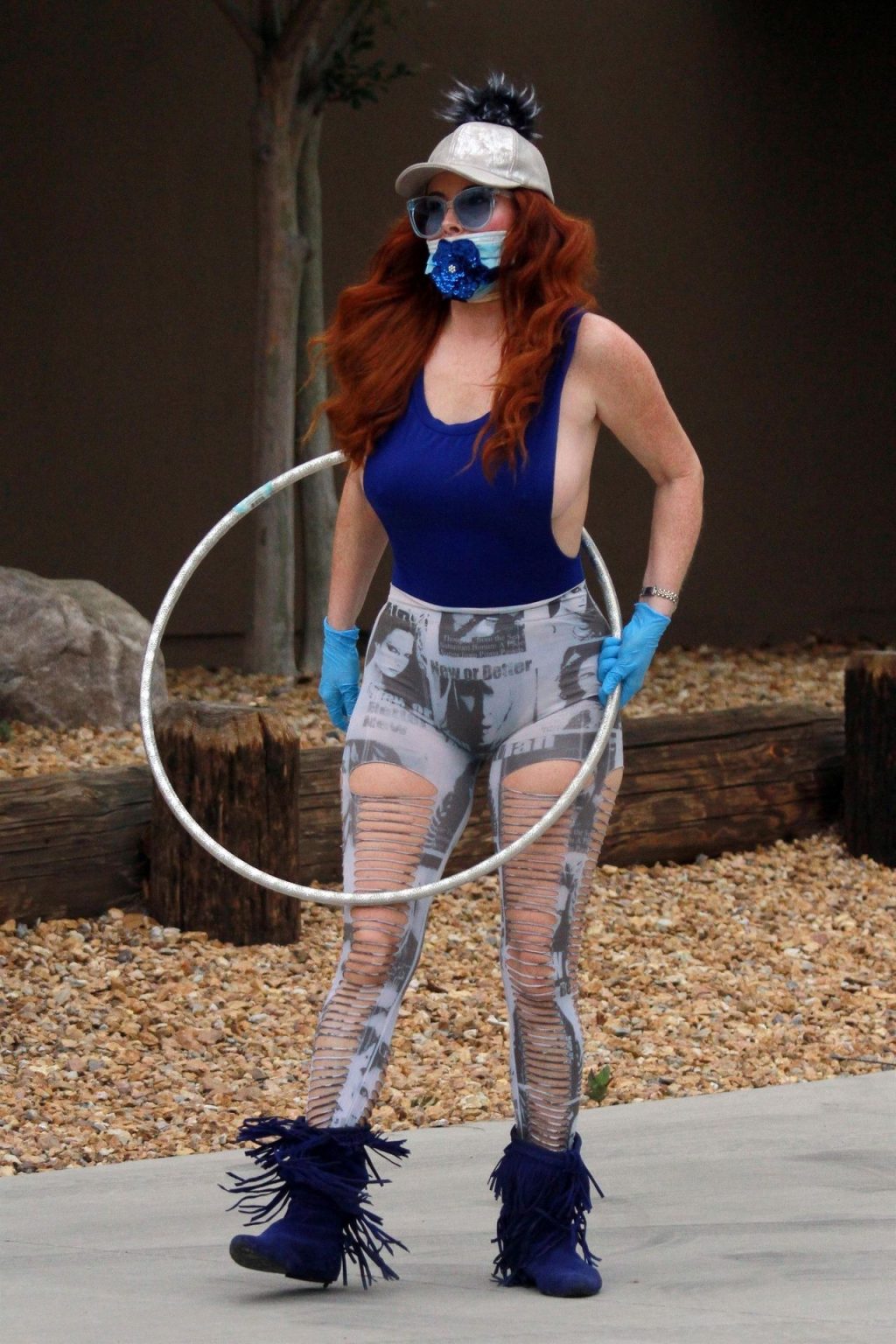 Phoebe Price Exercises During Quarantine (19 Photos)