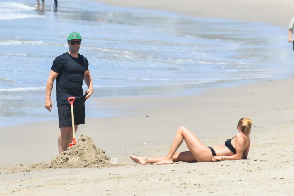 Rosie Huntington-Whiteley &amp; Jason Statham Enjoy a Day on the Beach (70 Photos)
