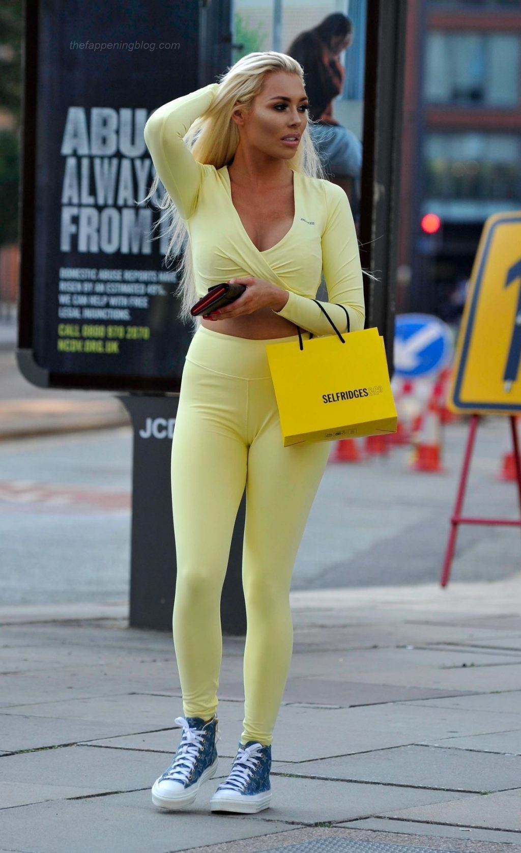 Sexy Shannen Reilly McGrath Is Spotted in Manchester (13 Photos)