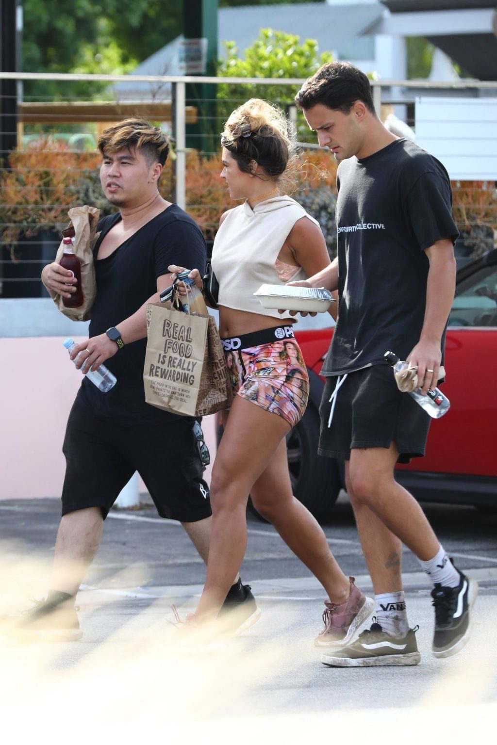 Sommer Ray Grabs a Bite with Friends at Chipotle (40 Photos)