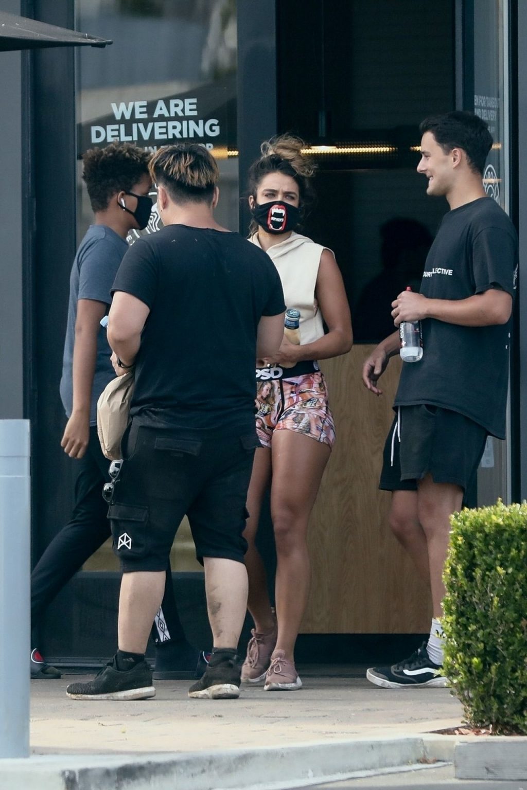 Sommer Ray Grabs a Bite with Friends at Chipotle (40 Photos)