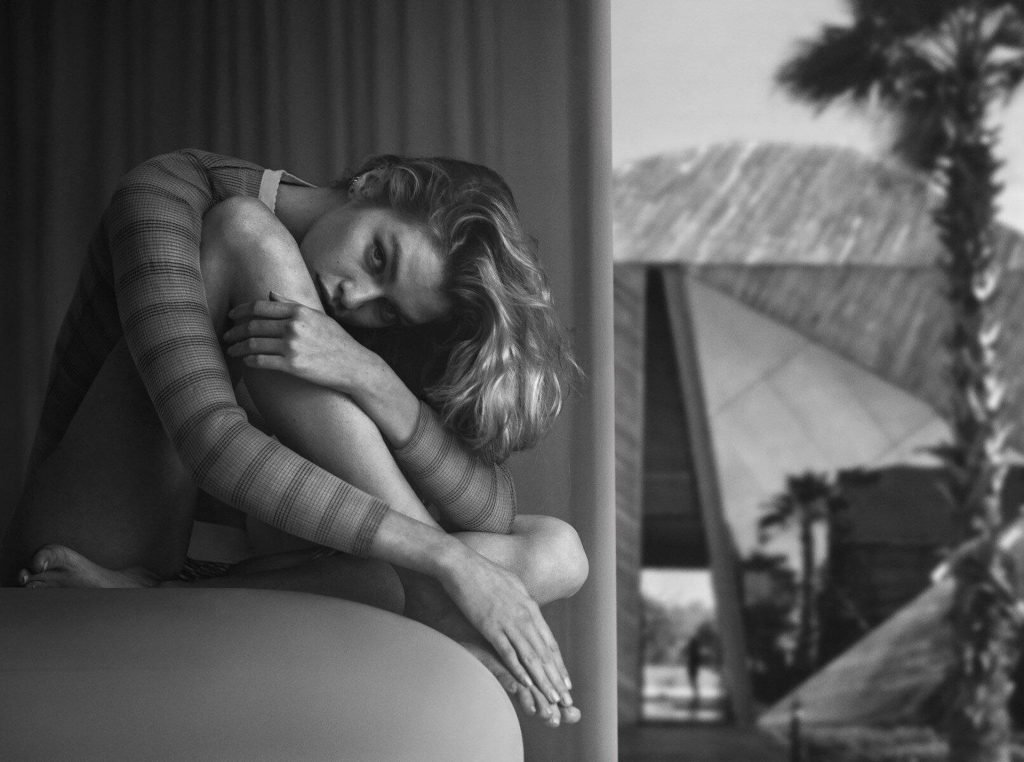 Stella Maxwell Nude &amp; Sexy (7 Photos)